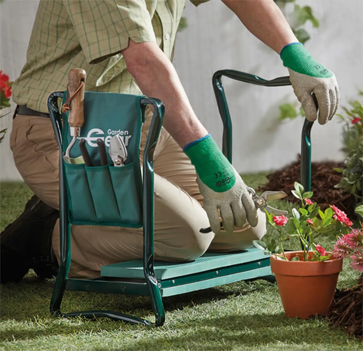 Luca Morelli - Tutti quelli che vogliono lavorare più comodamente in giardino, ordinate questo inginocchiatore: rende davvero il lavoro molto più facile.